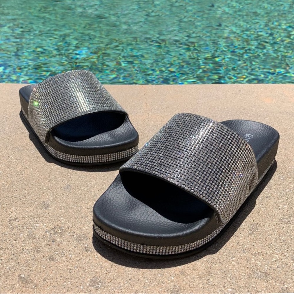 NEW Rhinestone Open Toe Flat Platform Slide Sandal. Size 6.5